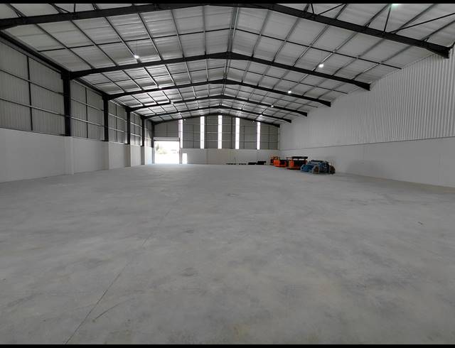 1,050M² WAREHOUSE TO LET IN CLAYVILLE